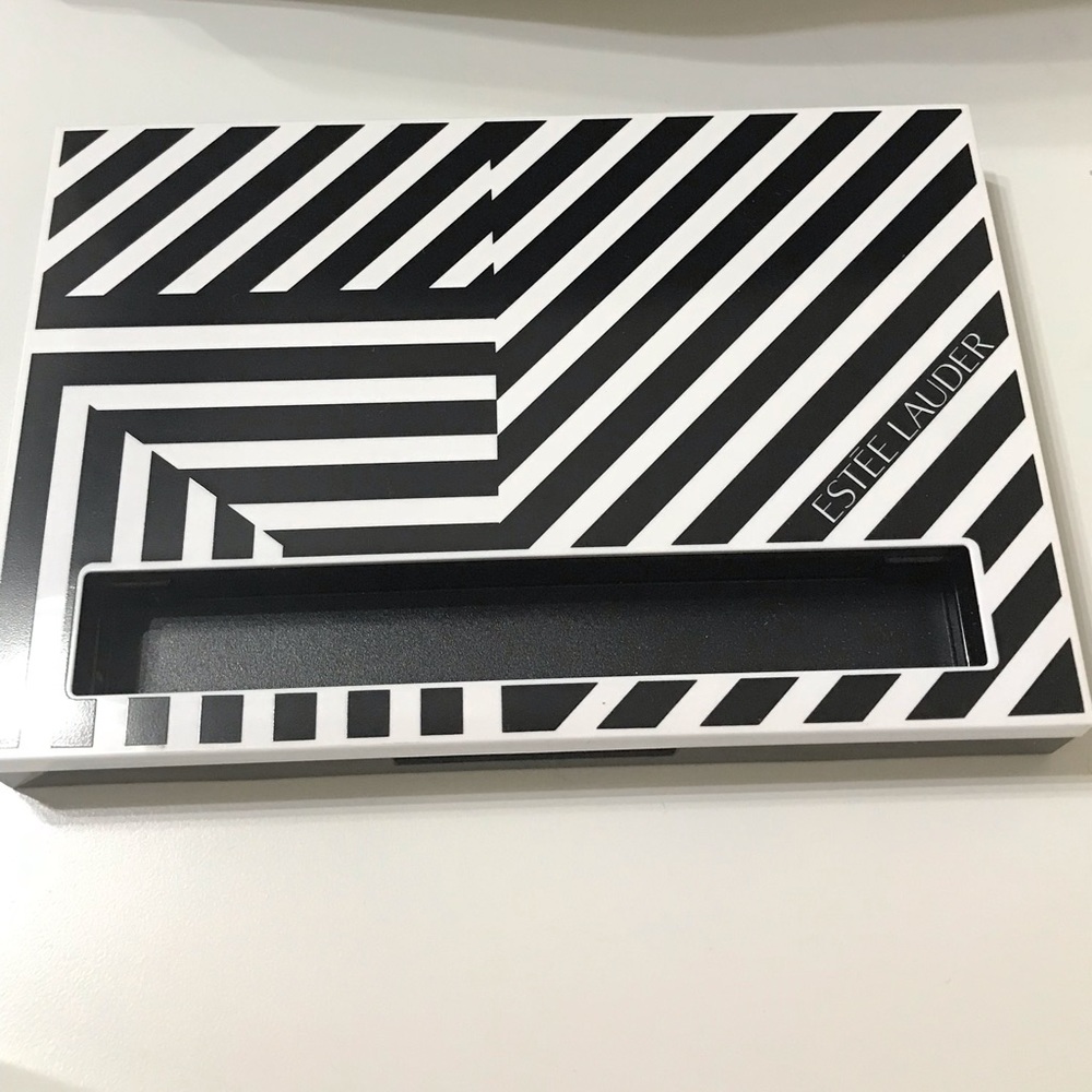 Estée Lauder eyeshadow palette